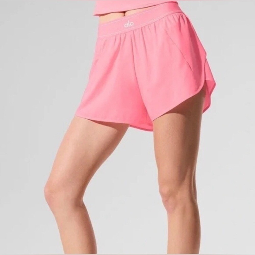 ALO Match Point Short Neon Bubblegum S - Picture 2 of 9